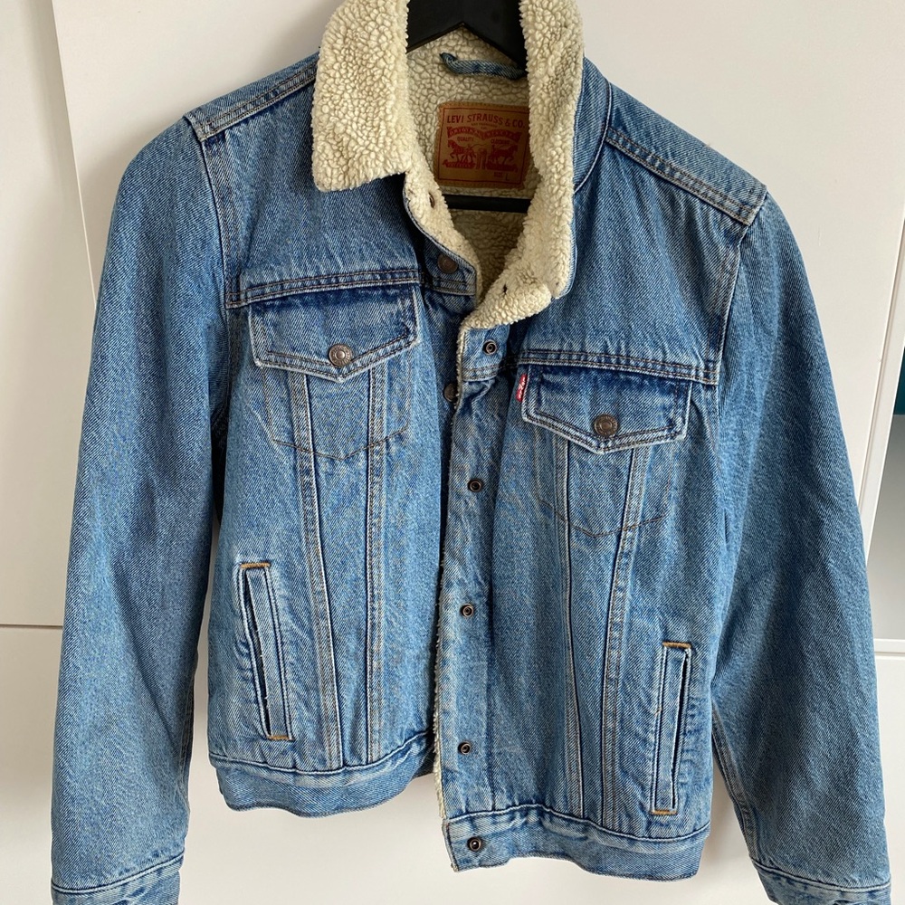 Levi's Classic Blue Denim Jacket with Cream Sherpa Collar